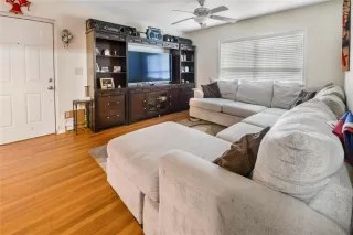 Photo #3: O6343243 Listing