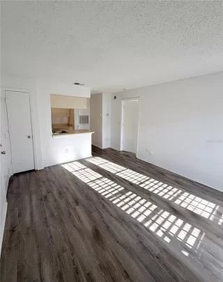 Photo #1: O6343840 Listing