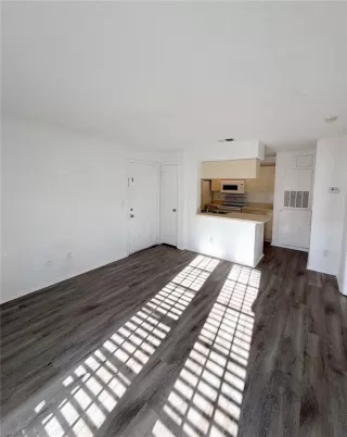 Photo #2: O6343840 Listing