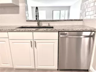 Photo #5: O6344107 Listing