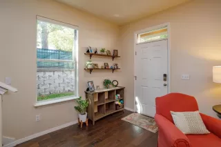 Photo #1: O6344138 Listing