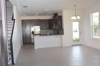 Photo #5: O6344420 Listing