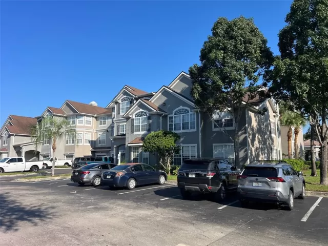 MLS: O6344667 Condo For Sale