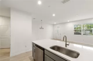 Photo #4: O6345329 Listing