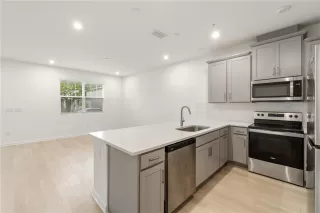 Photo #5: O6345329 Listing