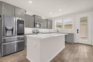 Photo #5: O6345683 Listing