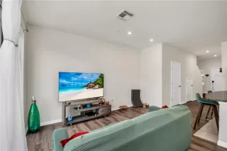 Photo #5: O6345732 Listing