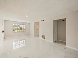 Photo #5: O6345789 Listing