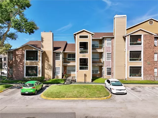 MLS: O6346073 Condo For Sale