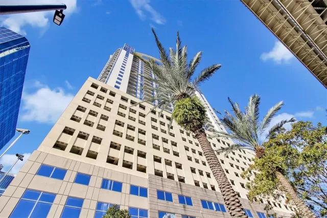 MLS: O6346689 Condo For Sale