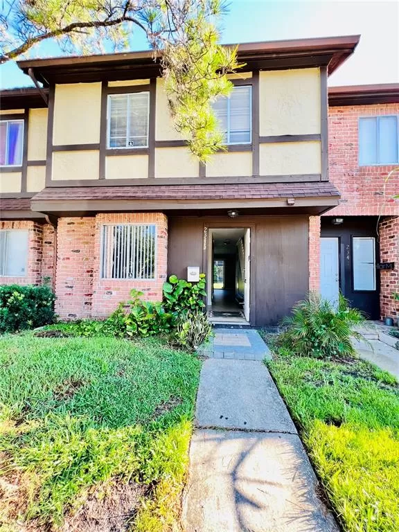 MLS: O6347901 Condo For Sale