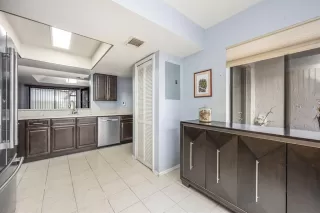 Photo #5: O6348136 Listing 