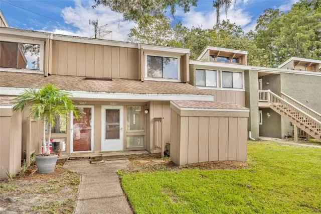 MLS: O6348183 Condo For Sale