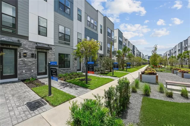 MLS: O6348185 Condo For Sale