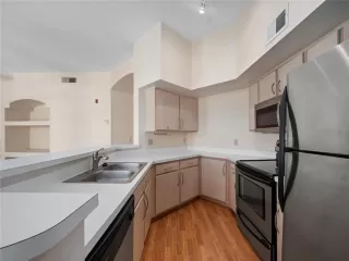 Photo #5: O6348697 Listing