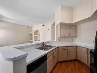 Photo #6: O6348697 Listing