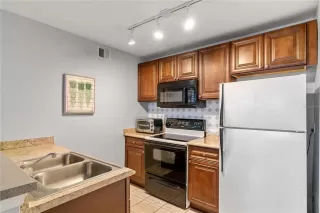 Photo #6: O6351335 Listing