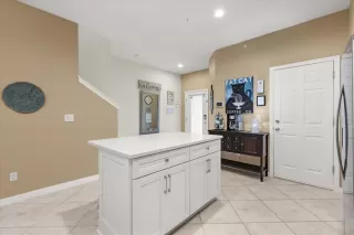 Photo #3: O6351838 Listing