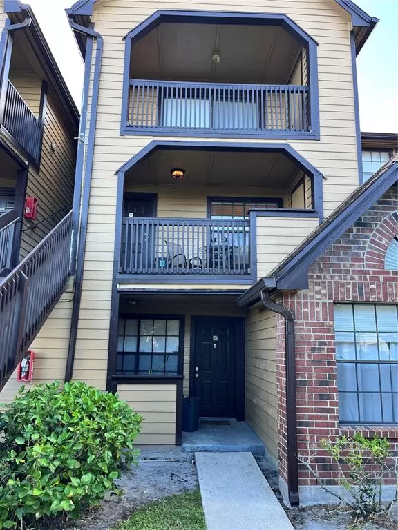 MLS: O6352097 Condo For Sale