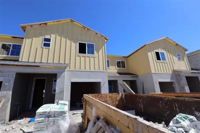MLS: O6352179 Condo For Sale