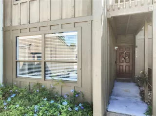 Photo #1: O6353193 Listing