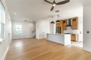 Photo #4: O6353270 Listing