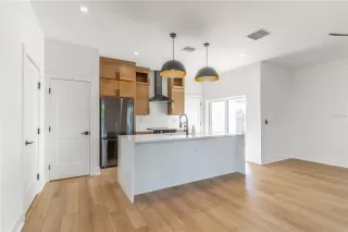 Photo #6: O6353270 Listing