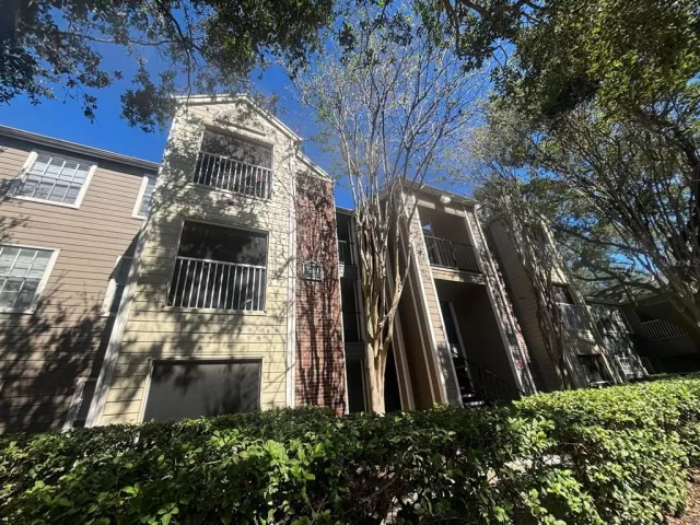 MLS: O6353379 Condo For Sale