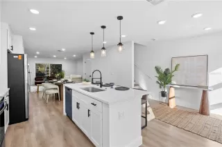 Photo #6: O6354258 Listing