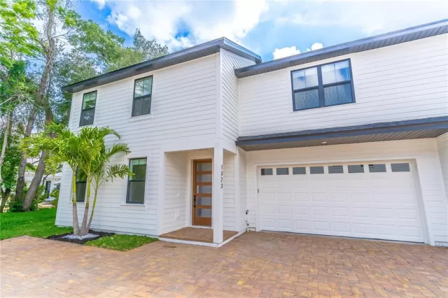 MLS: O6354621 Condo For Sale