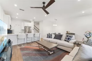 Photo #3: O6356384 Listing