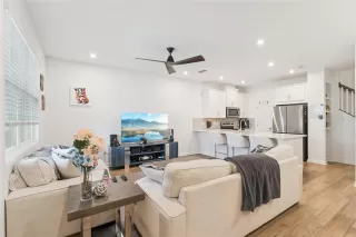 Photo #5: O6356384 Listing