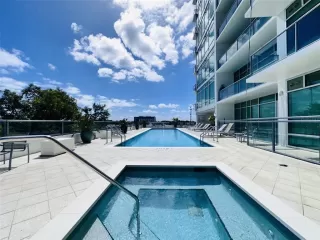 Photo #6: O6356604 Listing