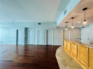 Photo #6: O6356643 Listing