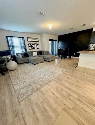 Photo #1: O6356665 Listing