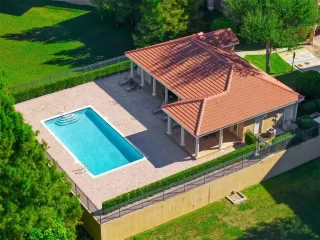 Photo #2: O6357172 Listing