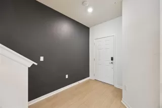 Photo #1: O6357700 Listing