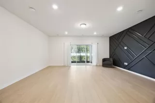 Photo #5: O6357700 Listing