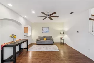 Photo #1: O6357762 Listing