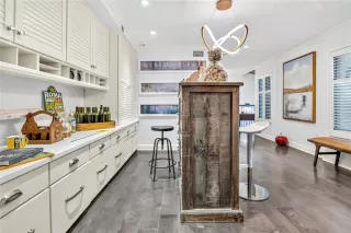 Photo #5: O6358147 Listing