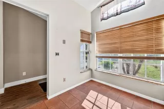 Photo #2: O6359108 Listing