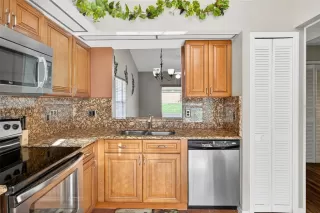 Photo #5: O6359108 Listing