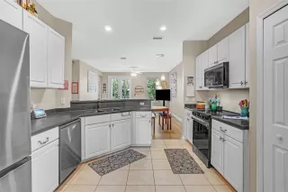 Photo #5: O6360108 Listing