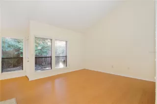 Photo #6: O6360149 Listing 