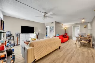 Photo #4: O6360351 Listing