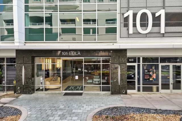 MLS: O6360370 Condo For Sale