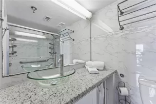 Photo #5: O6362405 Listing