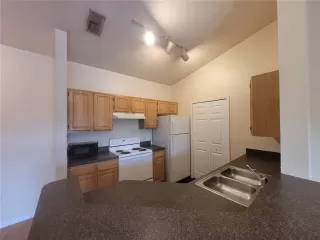 Photo #1: O6365486 Listing