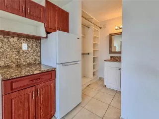 Photo #5: O6366206 Listing