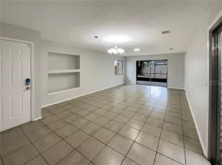 Photo #1: O6366429 Listing